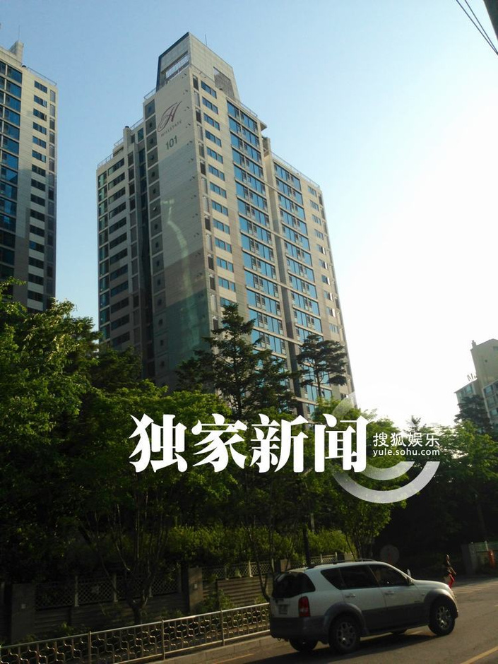 独家:金秀贤工作连轴转 首尔两处豪宅曝光