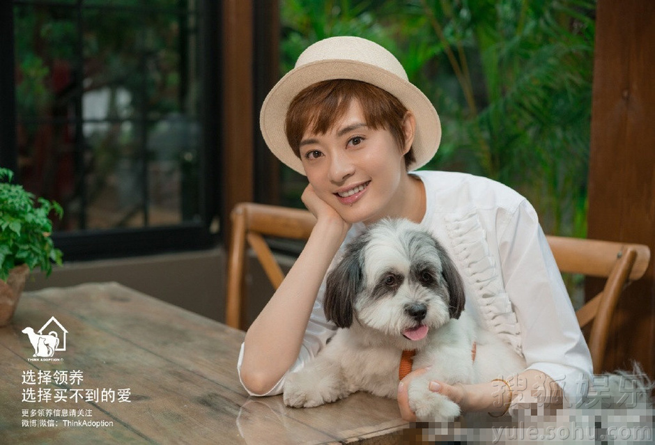 孙俪出席活动人美心善 邓超上辈子拯救世界了