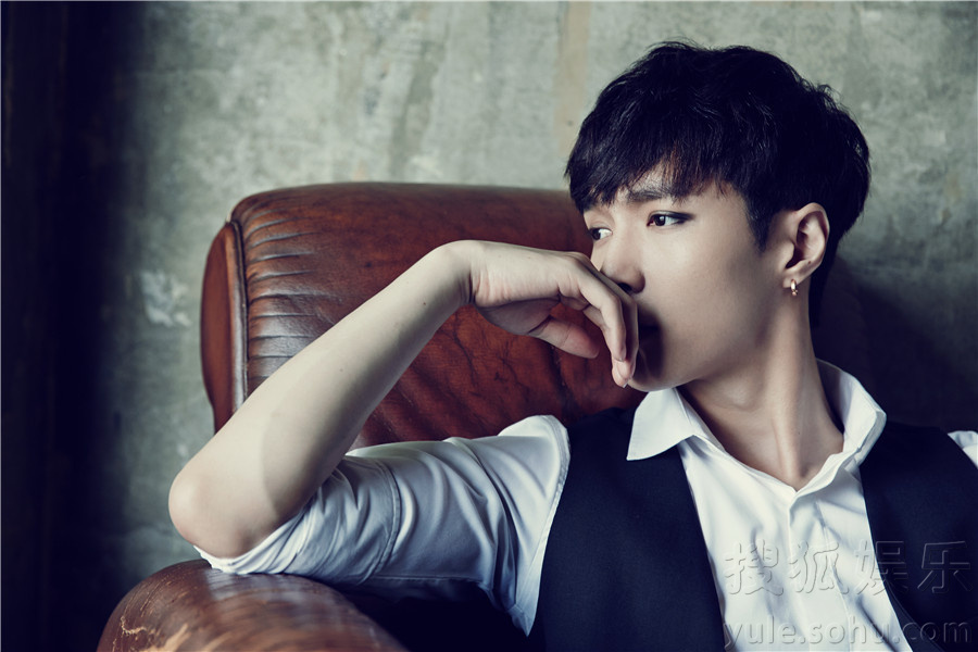 霸道羊上线!张艺兴新写真眼妆魅惑撩妹力足83