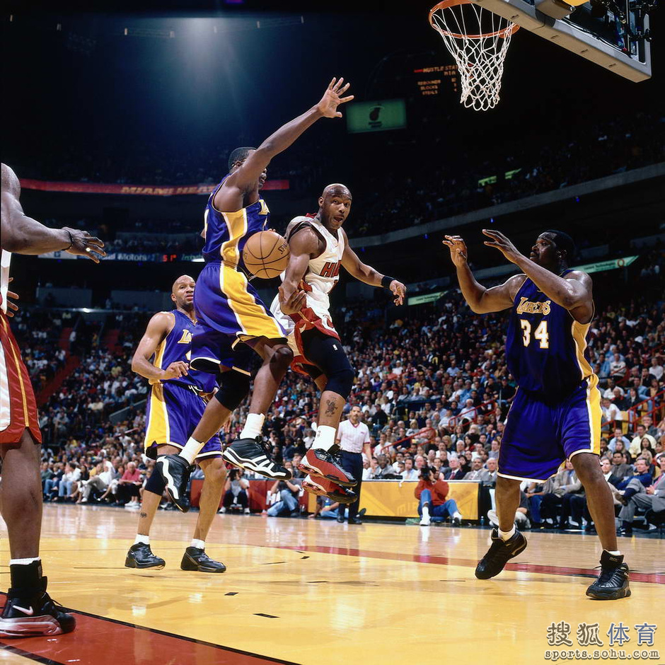 热火VS湖人珍贵照:OK组合反目 科比演三分绝