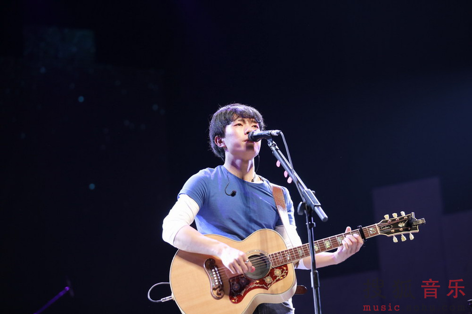 赵雷拉开全国巡演大幕 一起回忆"我们的时光"