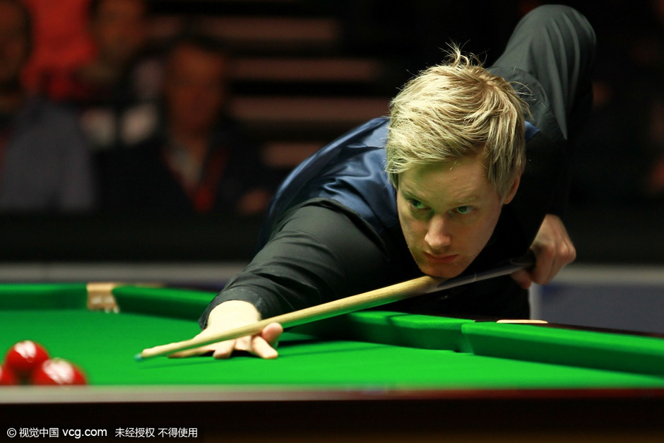 高清图:丁俊晖轰147挥拳庆祝 握手告别不留憾