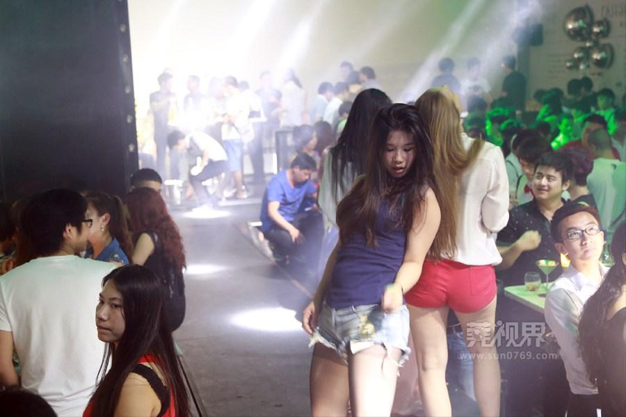 东莞酒吧夜生活<em>艺校</em>女生登台表演5059224-女