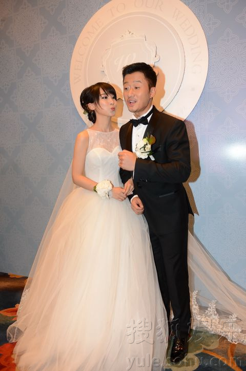 吴京谢楠婚礼:上演舌吻秀甜蜜 曝怀孕三个月