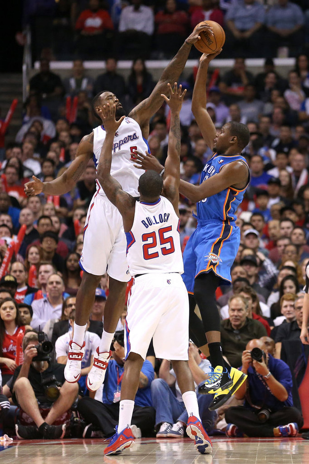 雷霆快船精彩图:冲突场面不断 小乔丹死亡隔扣