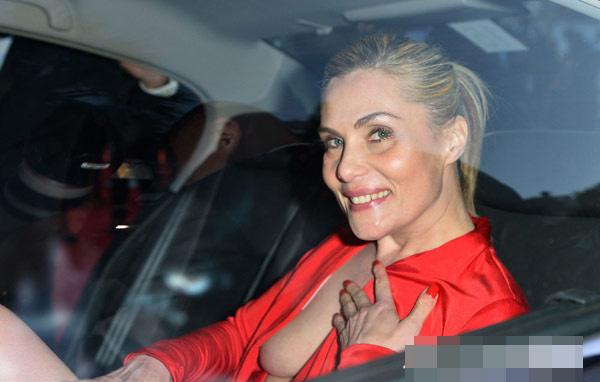 47岁女星大尺度红裙前胸大开 上下失守泄春光-娱乐频道图片库-大视野-搜狐