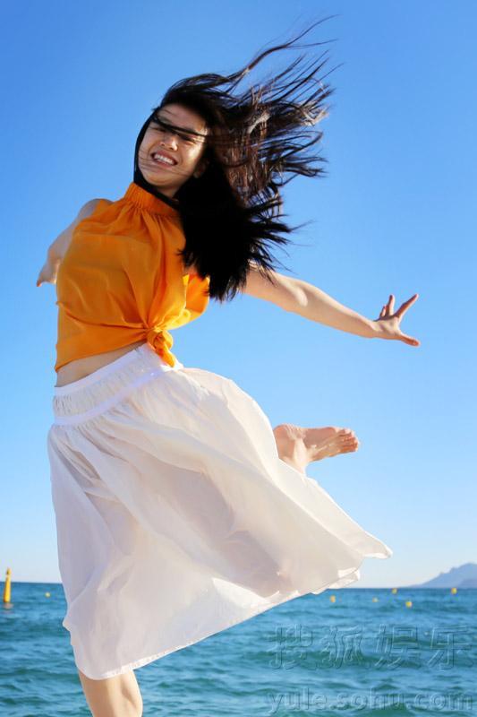 李梦素颜写真曝光 演绎戛纳风情绽放最初梦想