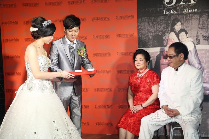 <em>马如龙</em>儿子<em>女儿</em>都有谁_<em>马如龙女儿</em>黄圣雅_马