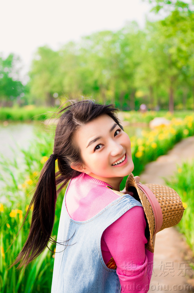 白卉子写真曝光尽显甜美俏皮