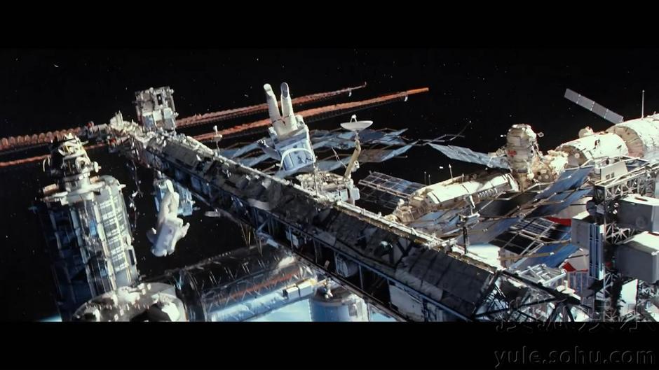 《地心引力》曝海报与片花 为威尼斯电影节开