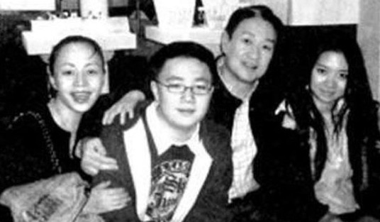 宋丹丹与两任老公家庭照曝光情路坎坷