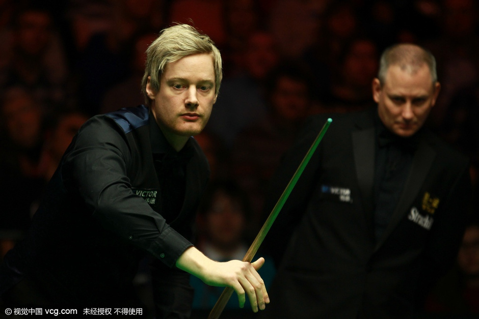 高清图:丁俊晖轰147挥拳庆祝 握手告别不留憾