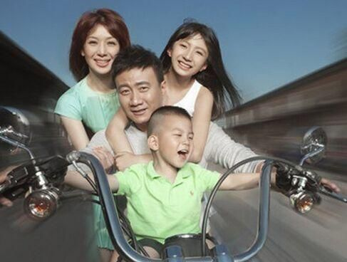 胡军14岁爱女九儿曝近照 举手投足明星范788