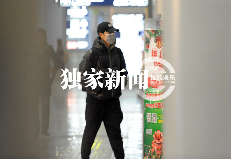 独家:张鲁一"武装"独自回京 私密别墅曝光