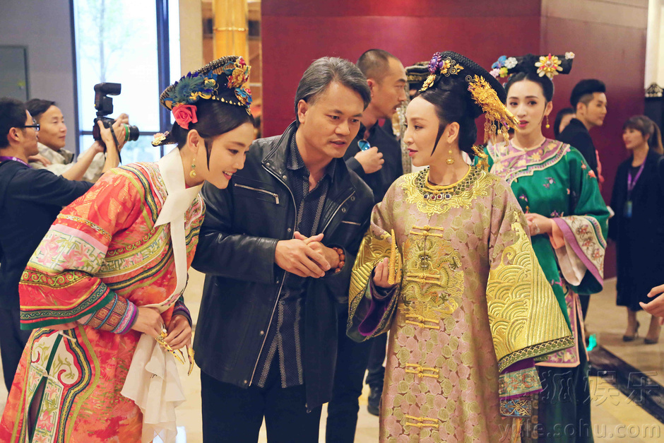 岳丽娜造型惊艳 文荣奖 红毯 颁奖胡歌最佳男主