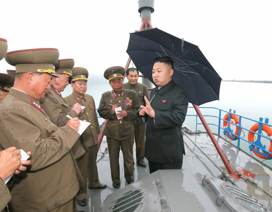 金正恩打伞图片