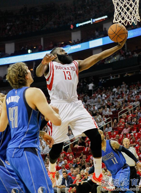 哈登季后赛首轮精选图:忘情庆祝直杀篮下灌篮