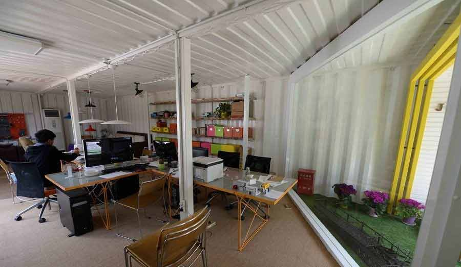 建筑工地现豪华集装箱建筑群 造价百万(1\/13)