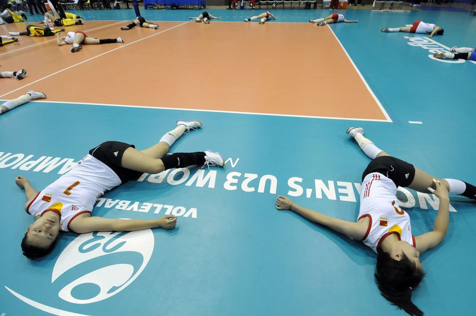 高清:张晓雅扣球气势足 <em>国奥女排</em>热身躺倒一片