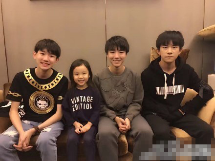 幸福小迷妹甜馨合影tfboys 集体卖萌超可爱873