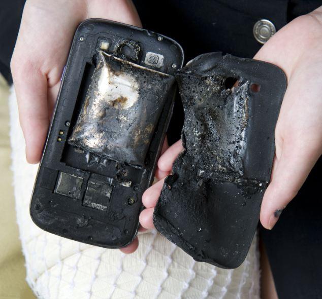 三星手机爆炸致瑞士女孩大腿烧伤5228936-财