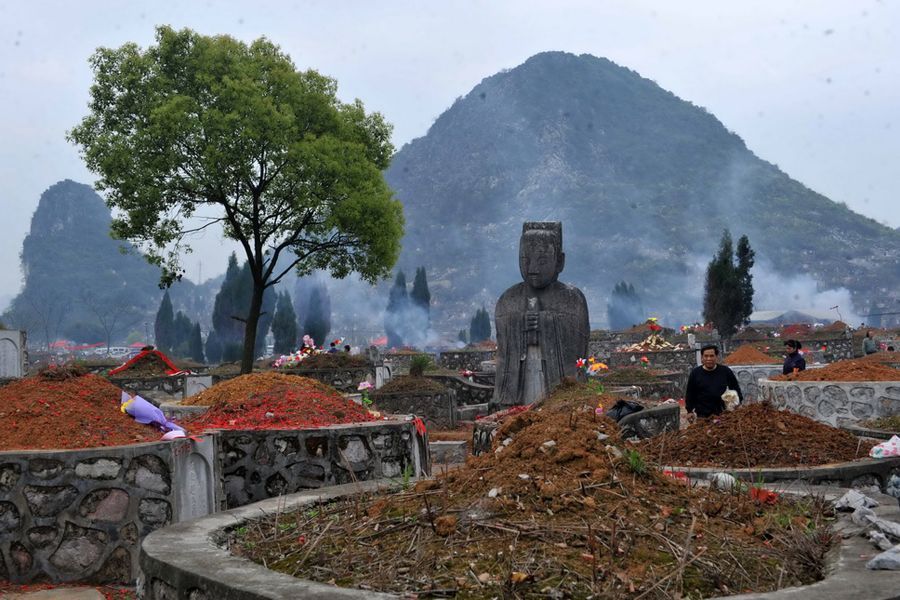 6万私坟入侵广西靖江王陵