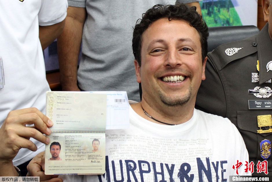 护照被冒用意大利男子现身6313540-新闻图片