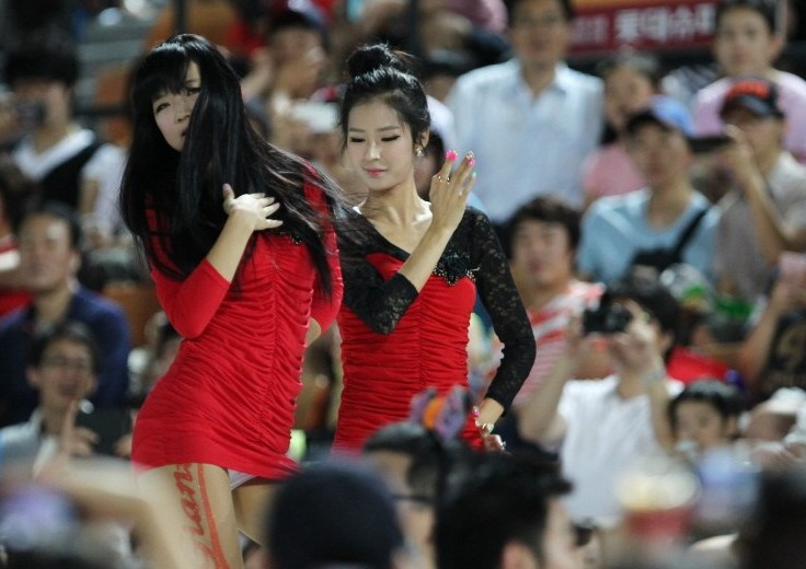 高清:韩国棒球女神朴姬兰登台热舞露底裤