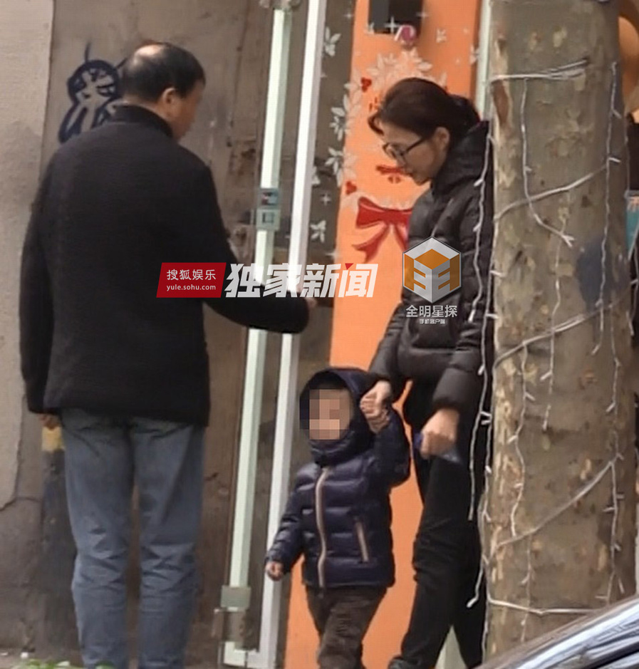 董卿素颜携子买新衣 她的春节比谁都早 (组图)