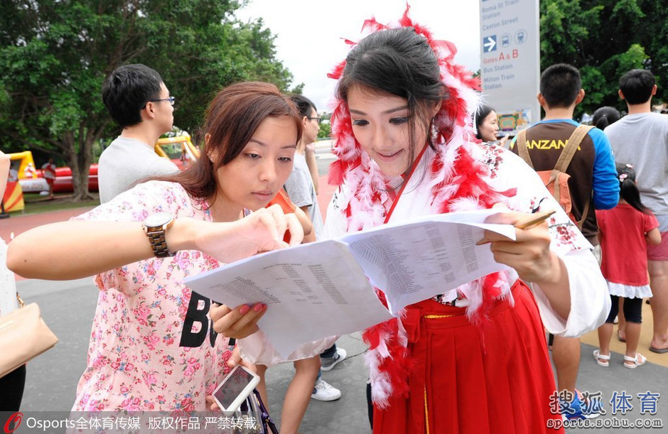 <em>亚洲</em>杯14日<em>美女</em>汇总:清纯妹惊为天人 胸<em>插</em>国旗