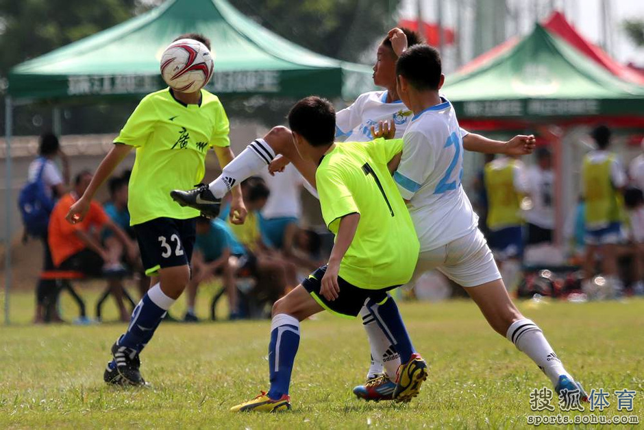 高清:全国青少年男子足球联赛 u14组竞争激烈