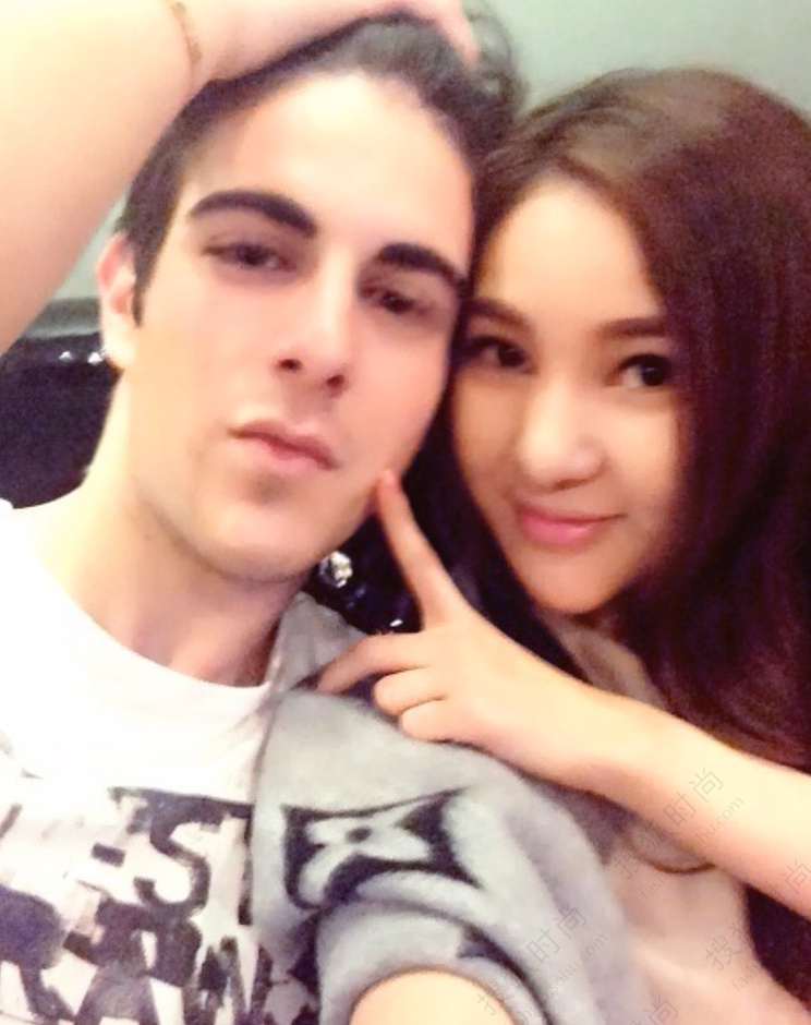 郭美美拍剧照震撼婚纱v剧照扮清纯骑马穿电影悠悠球多少块图片
