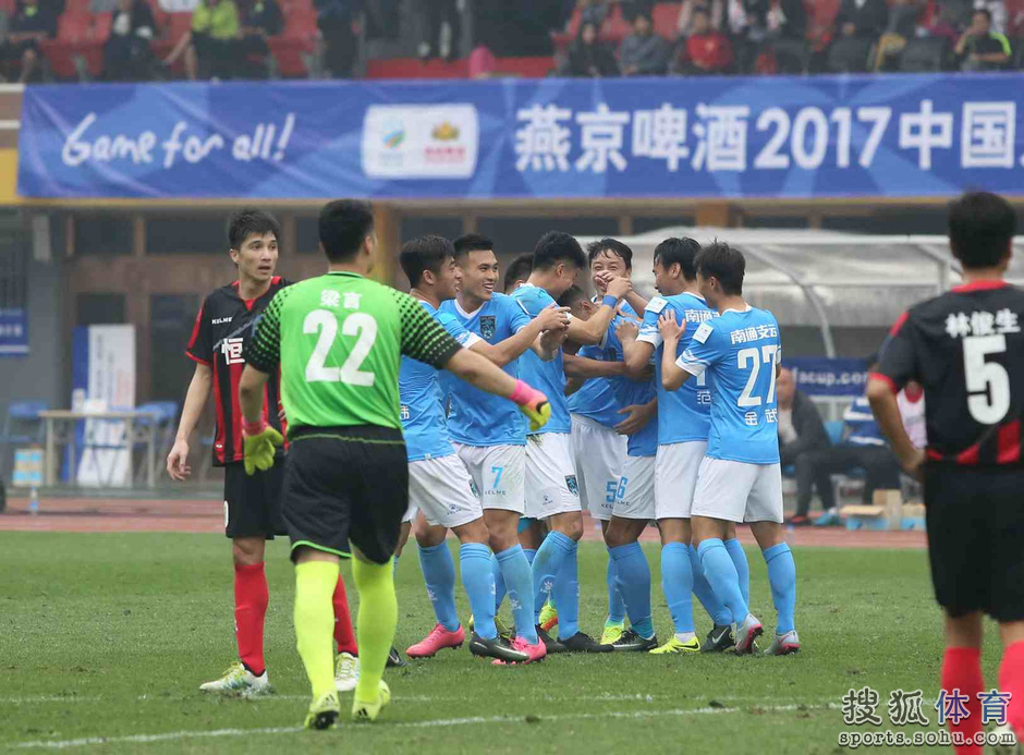 高清:南通支云2-1肇庆恒泰 南通众将破门庆祝-