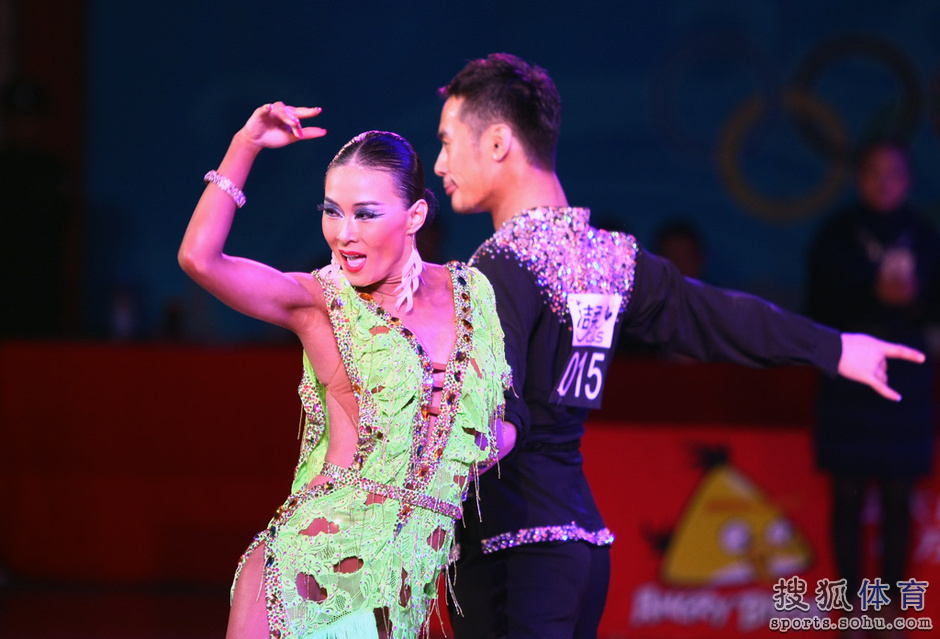 高清:体育<em>舞蹈</em>演狂野之美 <em>性感女神</em>仿佛杨丽萍