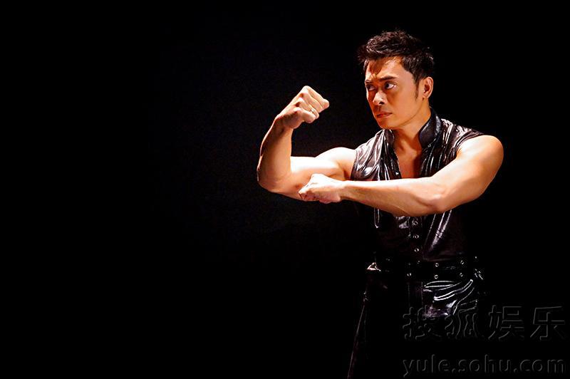 樊少皇助阵功夫大赛 狮城秀白眉拳5307544-娱