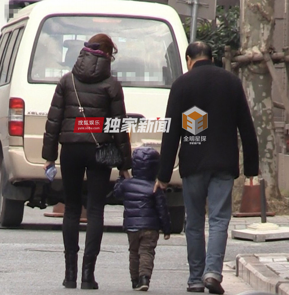 董卿素颜携子买新衣 她的春节比谁都早 (组图)