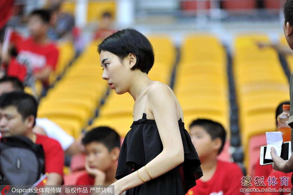<em>亚洲</em>杯14日<em>美女</em>汇总:清纯妹惊为天人 胸<em>插</em>国旗