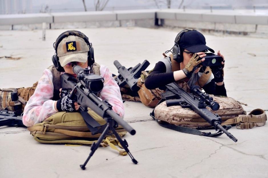 剧中的女主角们——中国特种部队女特种兵全副武装亮相