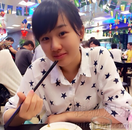 孟非18岁女儿近照曝光 皮肤白皙笑容甜美