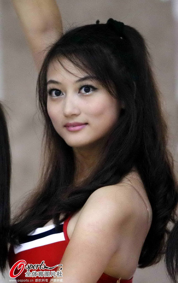 高清:申鑫保级战美女热舞 长腿宝贝露背秀香肩