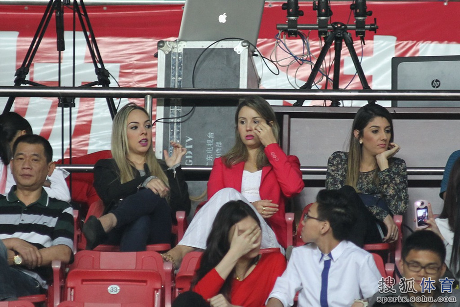 高清:埃神弹射破门亲吻纹身 曾诚复出勇猛不减