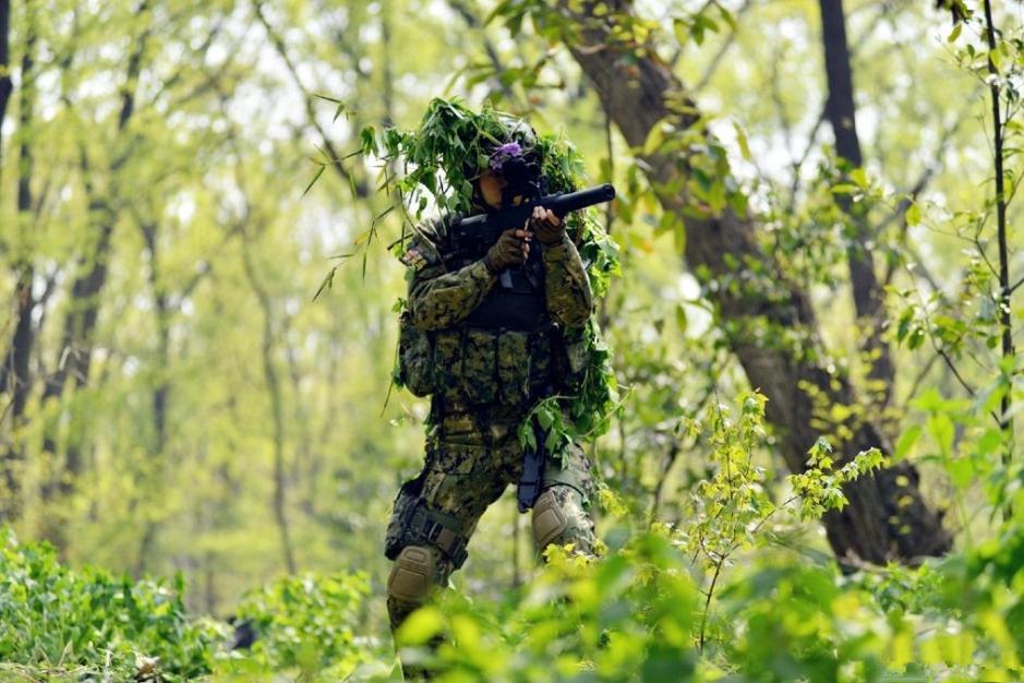 剧中的女主角们—中国特种部队女特种兵全副武装亮相