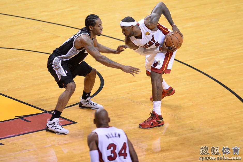 11日精选图:伦纳德射翻詹姆斯 奥登上场两分钟