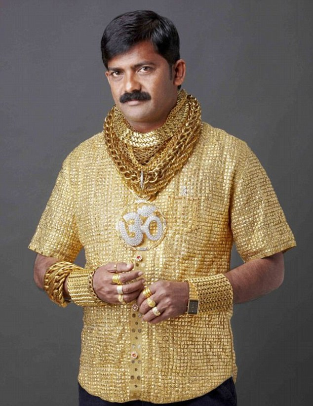 印度商人穿4公斤黄金打造纯金衬衫炫富70060
