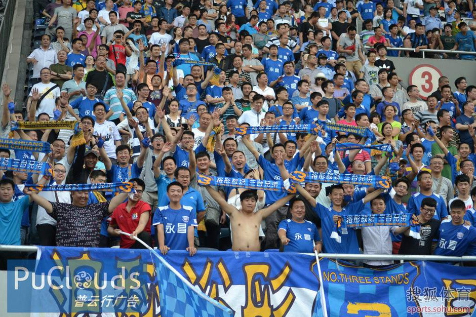 高清:永昌湘涛榜首战显激情 河北球迷给力助威