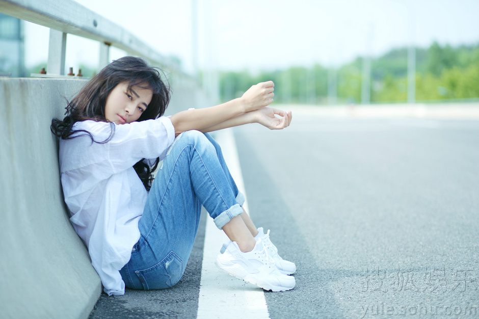 小斯琴高娃初秋写真如氧气女神 文艺范儿十足