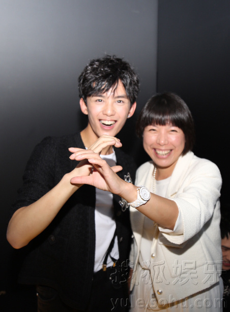 吴磊时尚首秀众星云集 网友直呼:长腿欧巴871