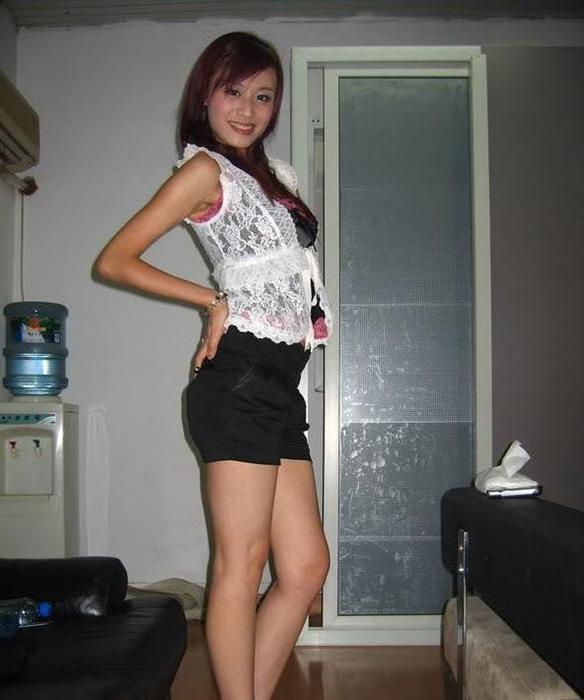 记者暗访丝袜减压会所 大批女学生争相兼职50