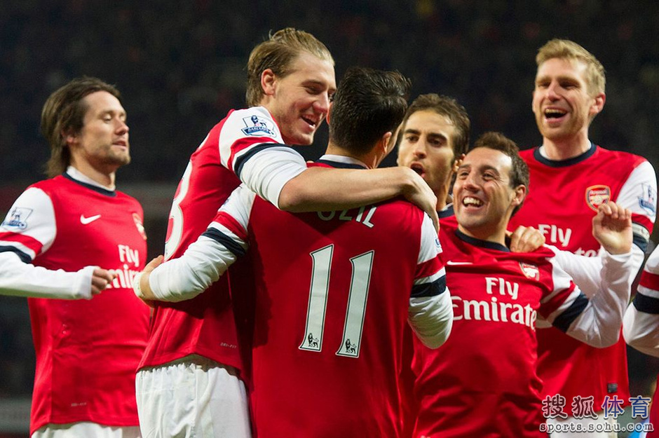 高清:自信帝霸气凌空风神腿 厄齐尔被摔倒栽葱