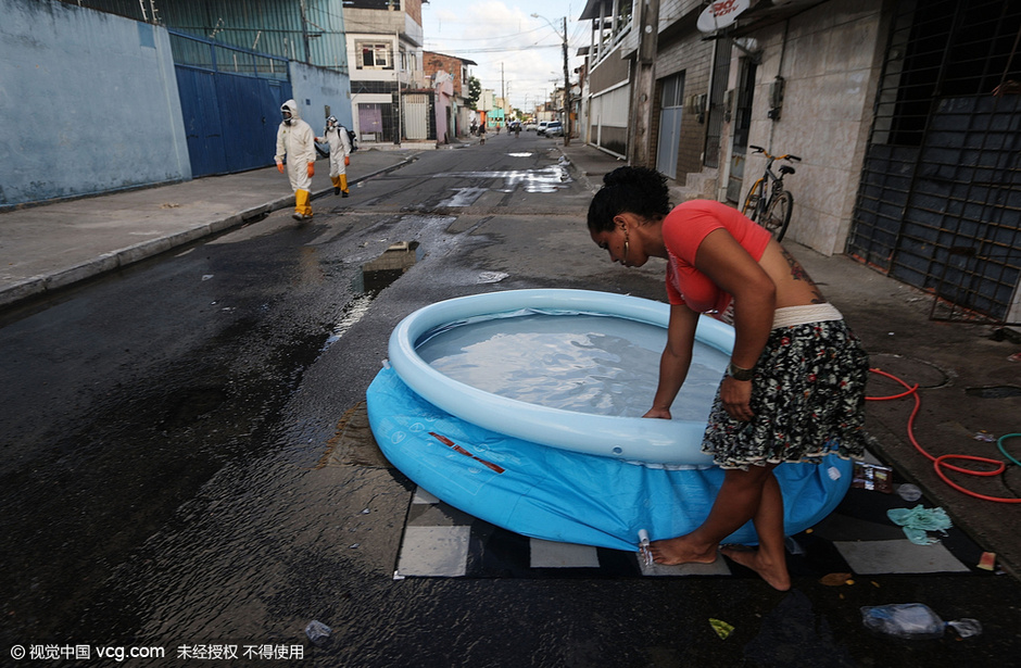  寨卡病毒蔓延 南美多国 医务人员上街消毒-新闻